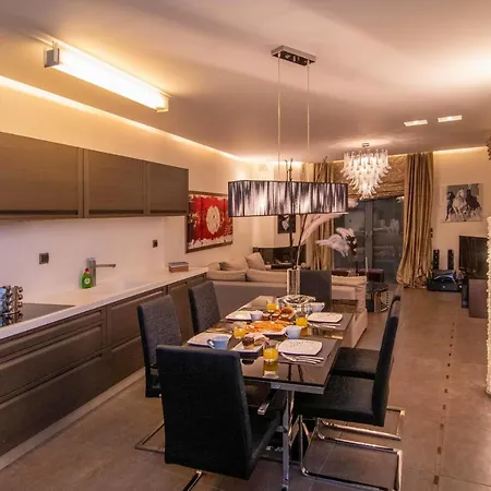 Optasia Luxury House דירה