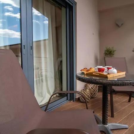 Optasia Luxury House *